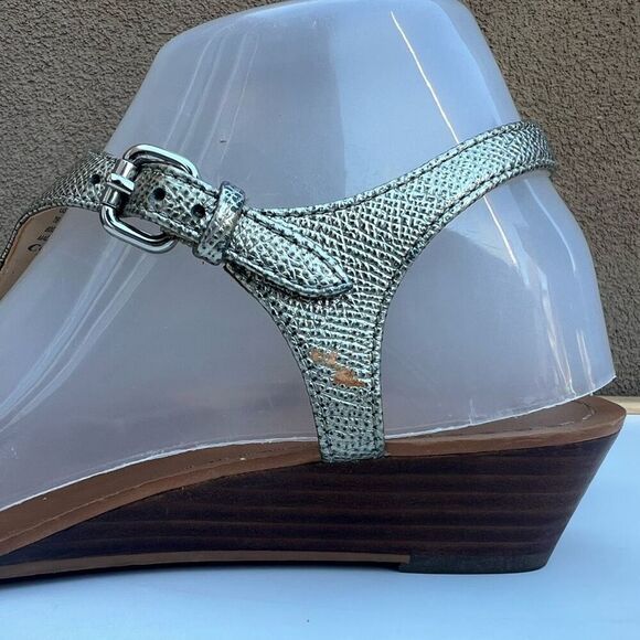 Coach Vitalia Gold Sandals T-Strap Slingback Pebbled Leather Low Wedge Size 7 - Picture 6 of 12